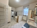 Badezimmer EG - Gepflegtes Mehrfamilienhaus mit fünf Wohneinheiten und Garagen in OB-Osterfeld