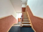 Treppenhaus 2 - Gepflegtes Mehrfamilienhaus mit fünf Wohneinheiten und Garagen in OB-Osterfeld