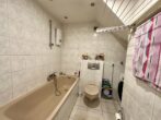 Attraktives MFH mit enormen Mietsteigerungspotenzial in zentraler Lage - Badezimmer Dachgeschoss
