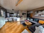 Wohn und Esszimmer - Stilvolle 2-Zimmer-Wohnung mit großem Balkon wartet auf Sie!