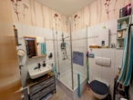 Badezimmer - Stilvolle 2-Zimmer-Wohnung mit großem Balkon wartet auf Sie!