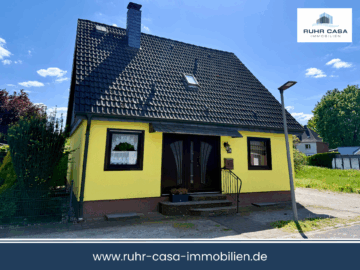 Charmantes freistehendes Einfamilienhaus mit Wintergarten und großem Gartenparadies in ruhiger Lage, 46149 Oberhausen, Einfamilienhaus