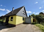 Außenansicht mit Garage - Charmantes freistehendes Einfamilienhaus mit Wintergarten und großem Gartenparadies in ruhiger Lage