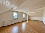 Wohnzimmer DG - Charmantes 2-Familien-Reihenendhaus mit Potenzial – Auch als Einfamilienhaus nutzbar!