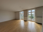 Wohnzimmer - Attraktive 3-Zimmer-Wohnung mit 2 Balkonen und traumhaftem Ruhrblick in Mülheim