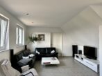 Tolle Penthouse Wohnung + 2 Garagen sucht neuen Eigentümer - Wohnzimmer
